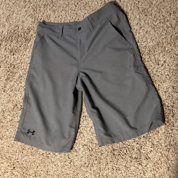 Grey shorts. - Picture 1 of 3